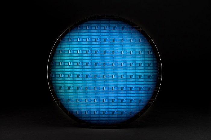 Intel Builds Silicon-Based Quantum Processors