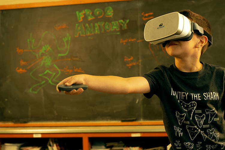 VR Opens Doors to Virtual Classrooms for Students During COVID-19