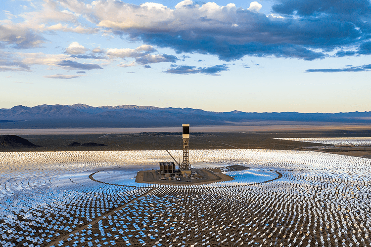 How 300,000 Mirrors Are Generating Electricity in the California Desert