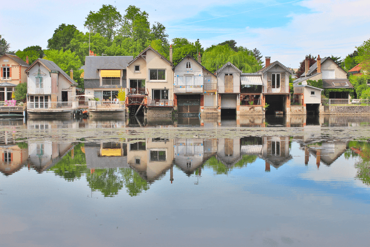 Floating, Hurricane-Proof Houses Feature Hydraulics and Solar Power