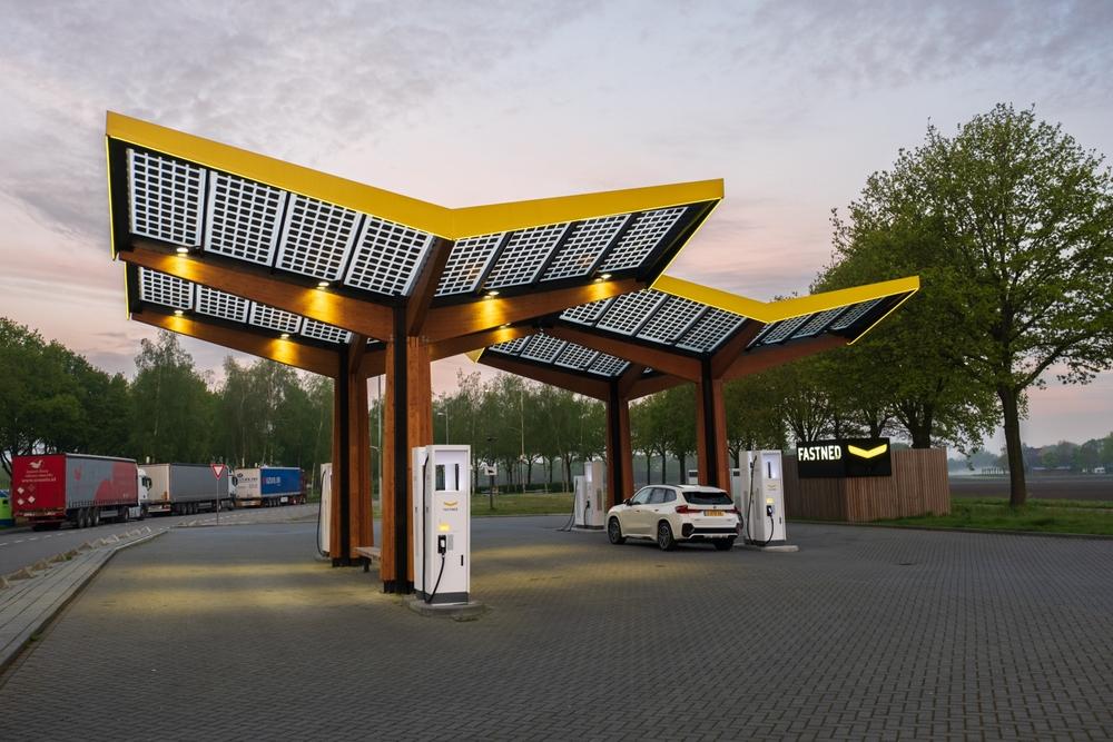 7 Leading Automakers Collaborate to Create North American EV Charging Network
