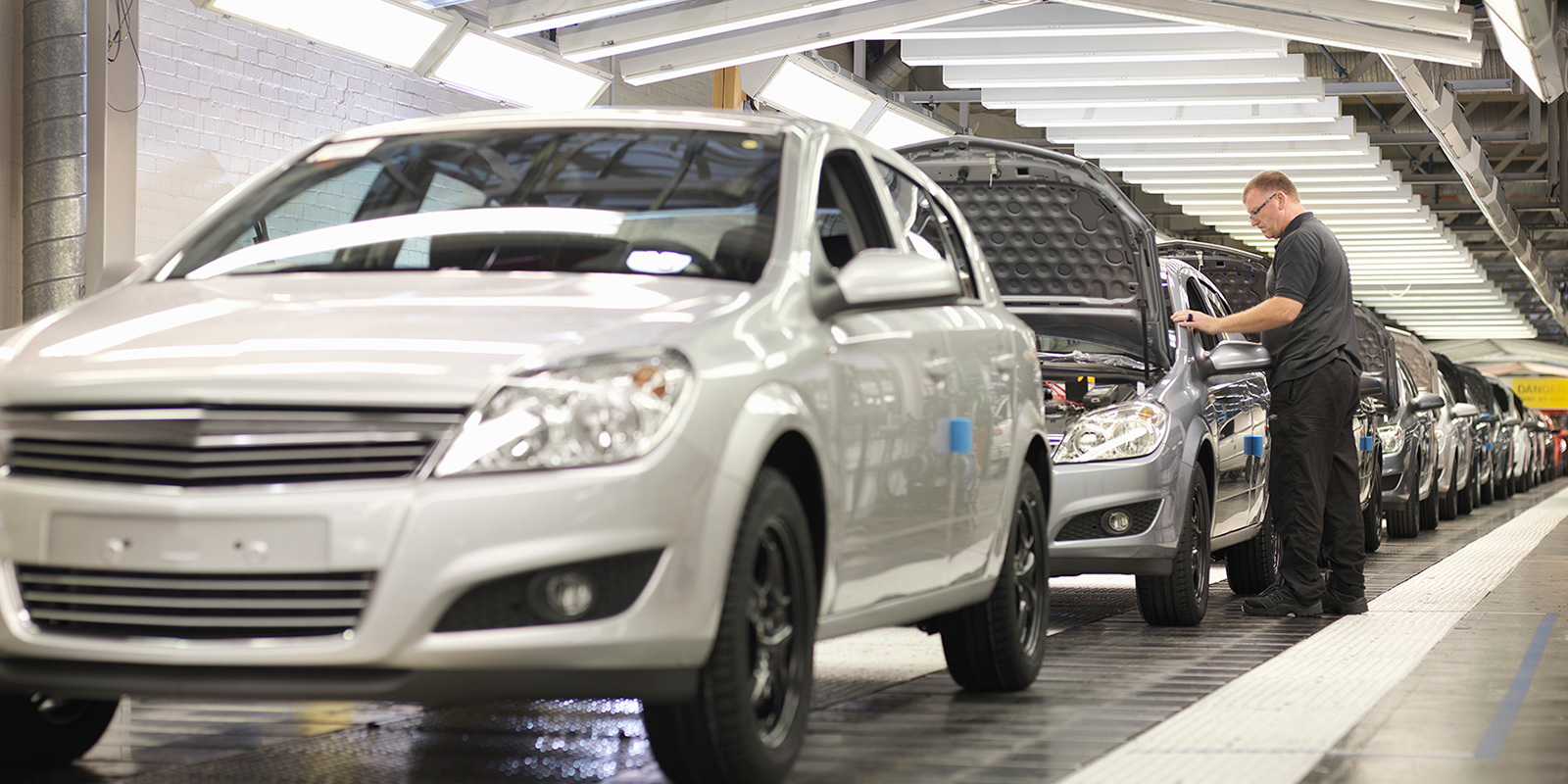 FullHD_93912867_automotive-quality-testing-production-line-DayInLife_GettyImages_1600x800.jpg - a few seconds ago