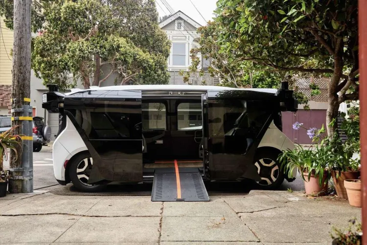 Cruise Unveils Robotaxi that Can Accommodate Wheelchairs