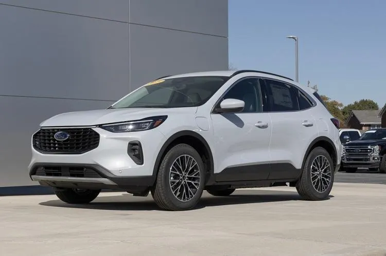 Ford Recalls 20,484 Hybrid Crossover SUVs Due to Battery Defect