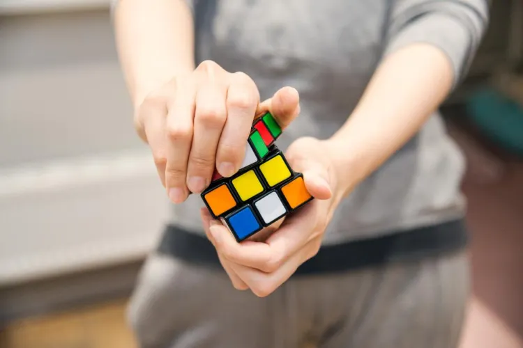 How Rubik&rsquo;s Cubes Are Manufactured