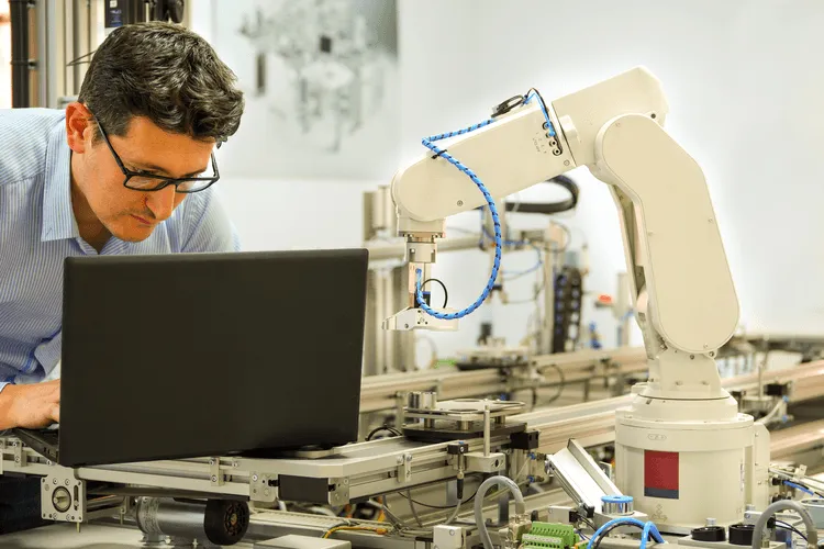 How to Turn Your Manufacturing Business into an Advanced Manufacturing Business