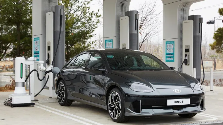 Hyundai Robot Recharges EVs at the Press of a Button
