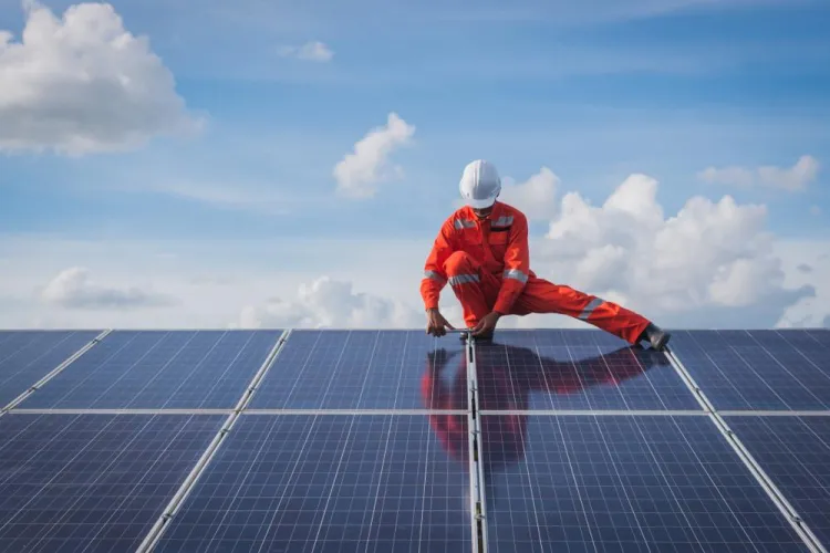 Rooftop Solar Panels Could Power One-Third of Manufacturing Factory Needs