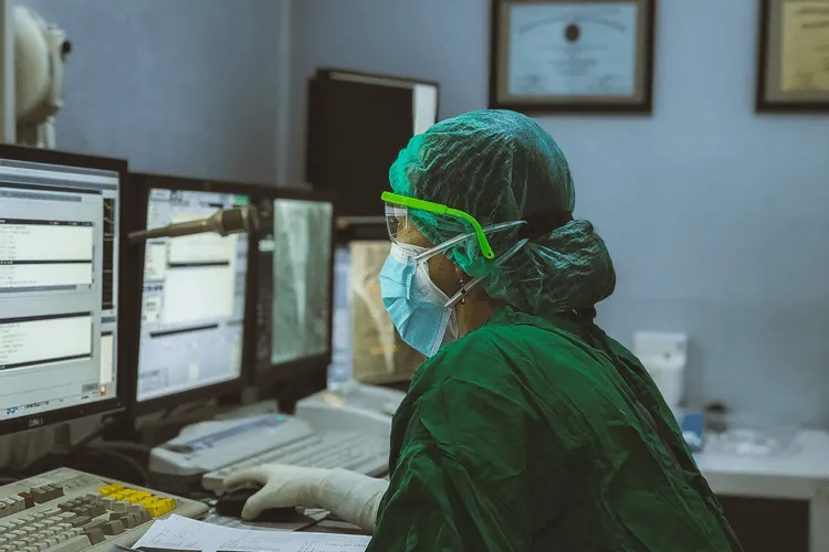 Should We Be Worried That Artificial Intelligence Is Now Assisting Doctors?