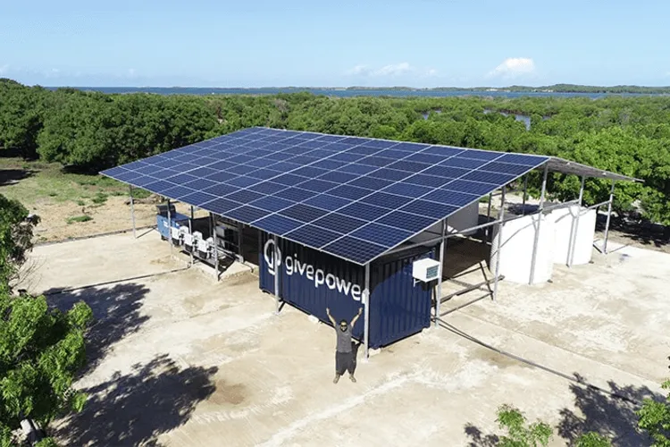 Solar Power Plant Addresses Water Insecurity by Converting Ocean Water into Drinking Water