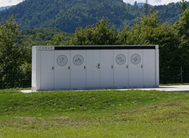 Tesla to Establish Suburban Houston Battery Plant