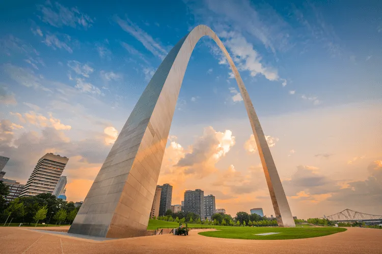 The Engineering Feats That Made the Gateway Arch, Brooklyn Bridge, 3 Other American Monuments Possible