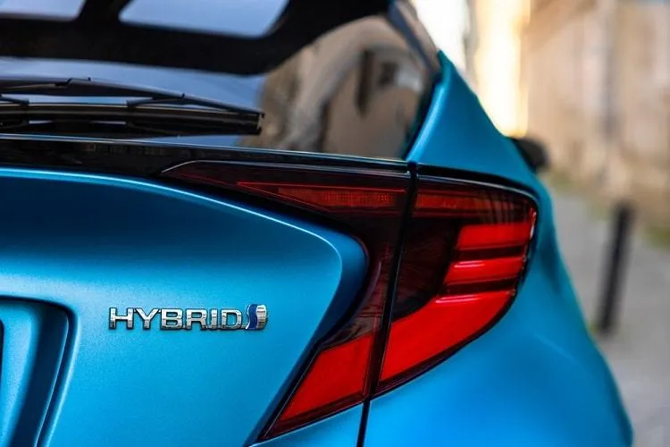 Toyota Commits to Hybrids as EV Demand Lessens