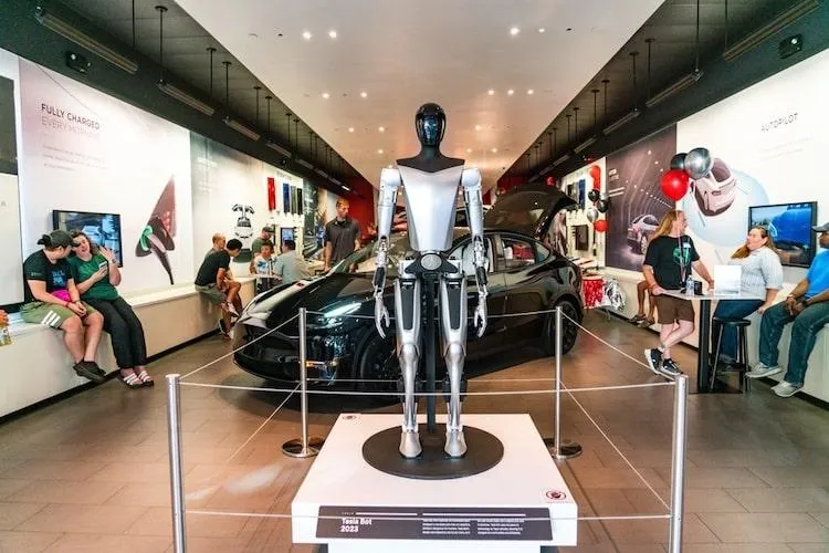 What We Know About Tesla&rsquo;s Optimus Robot